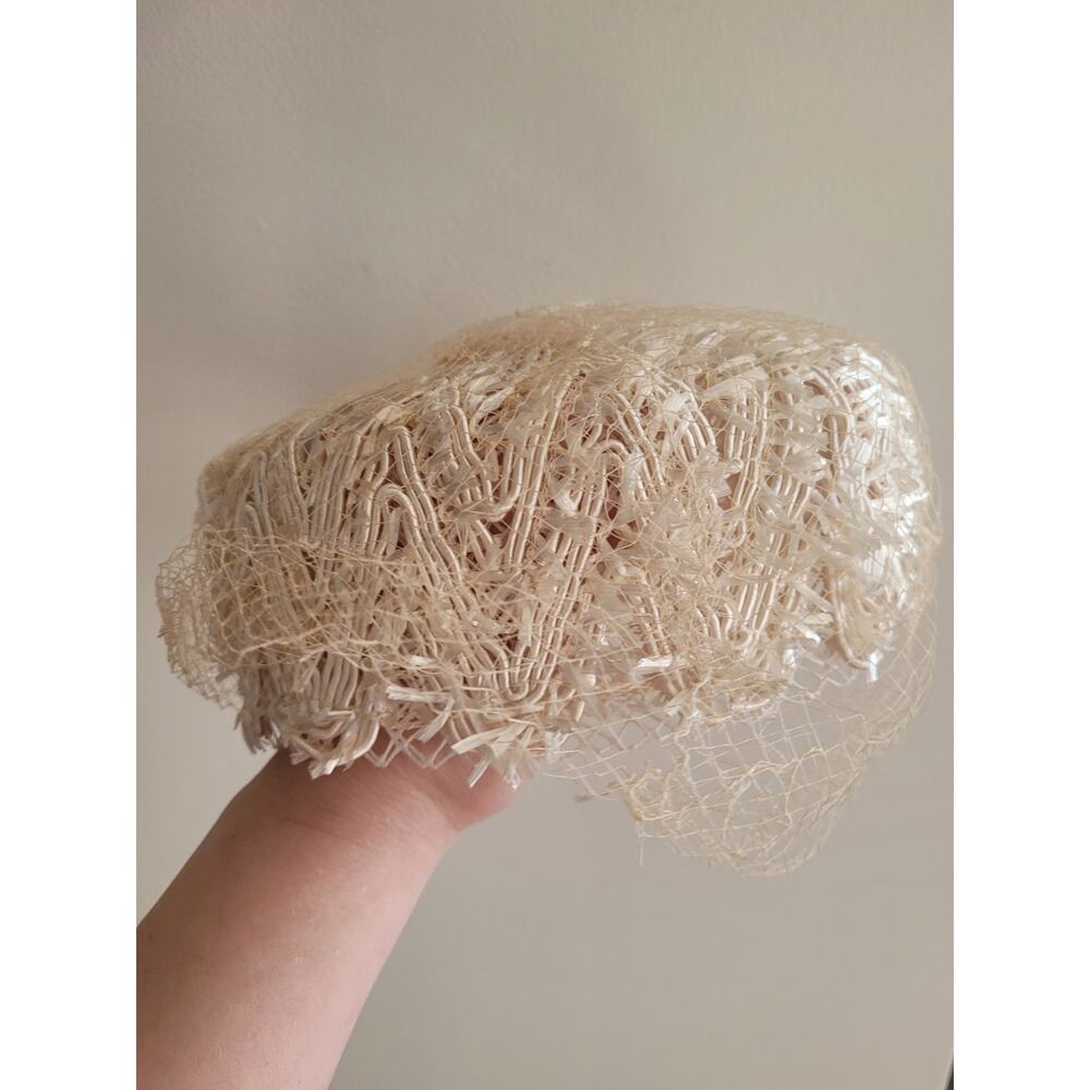 Vintage Cream Pillbox Hat with Netting - Picture 4 of 6